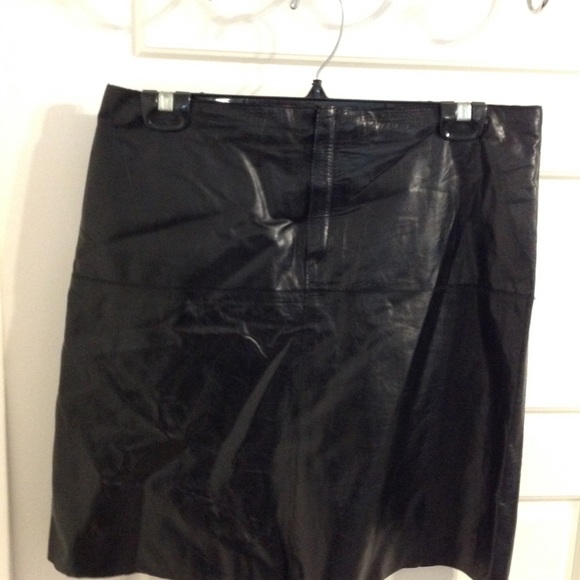 2/$40 GENUINE LEATHER-BANANA REPUBLIC 8 - Picture 3 of 9